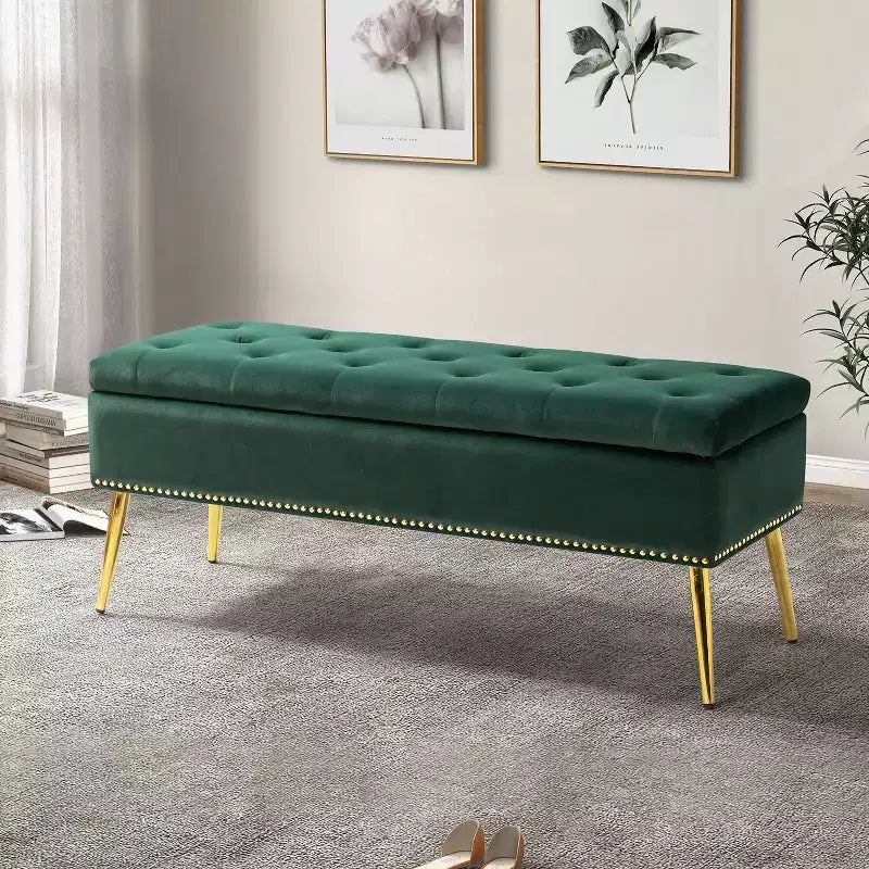 Banc de rangement avec garniture cloutée et capitonnage