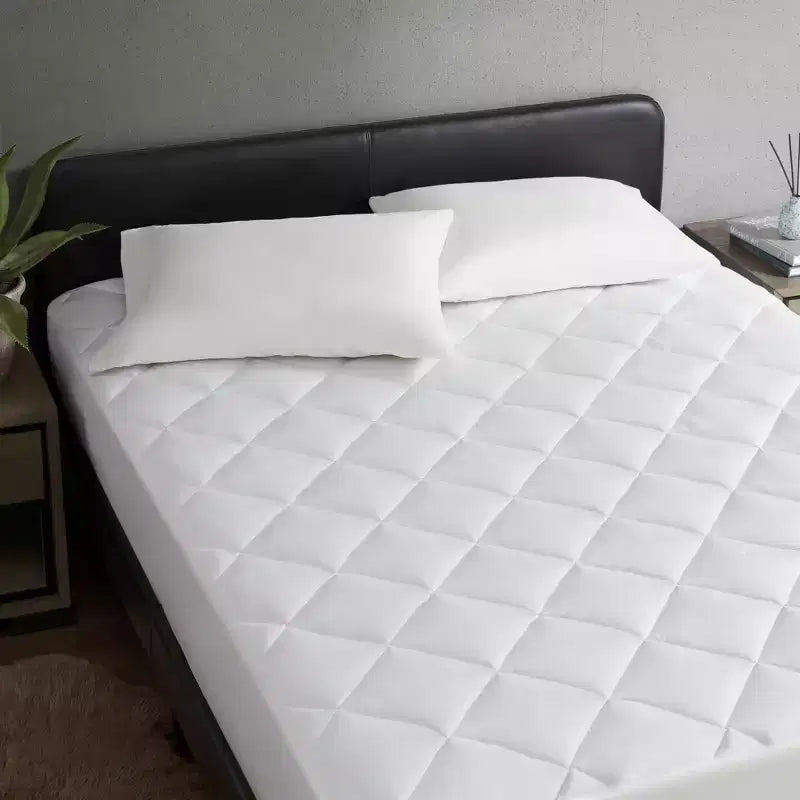 Protège-matelas moderne en nylon blanc à poches profondes pour un sommeil confortable