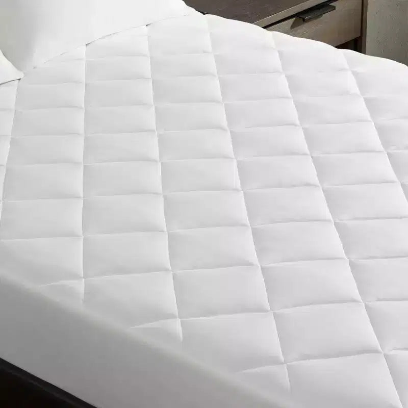 Protège-matelas moderne en nylon blanc à poches profondes pour un sommeil confortable