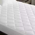 Protège-matelas moderne en nylon blanc à poches profondes pour un sommeil confortable